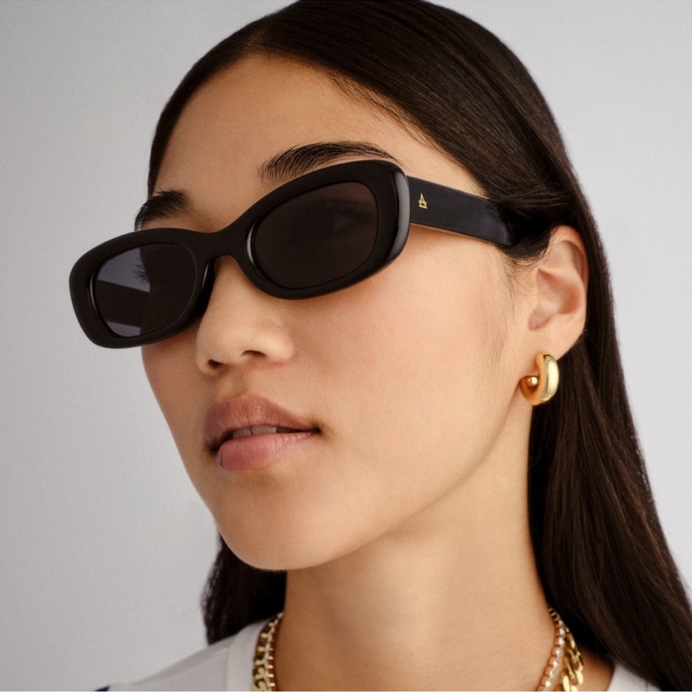 NWT AIRE CALISTO 90s Oval Unisex Sunglasses - Black Frame Smoke Mono Lenses